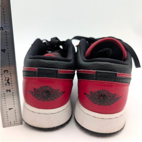 Nike Air Jordan 1 Low Youth Gym Sneaker Shoes Red/Black Pebbled Size US7Y EU40 - Picture 5 of 13